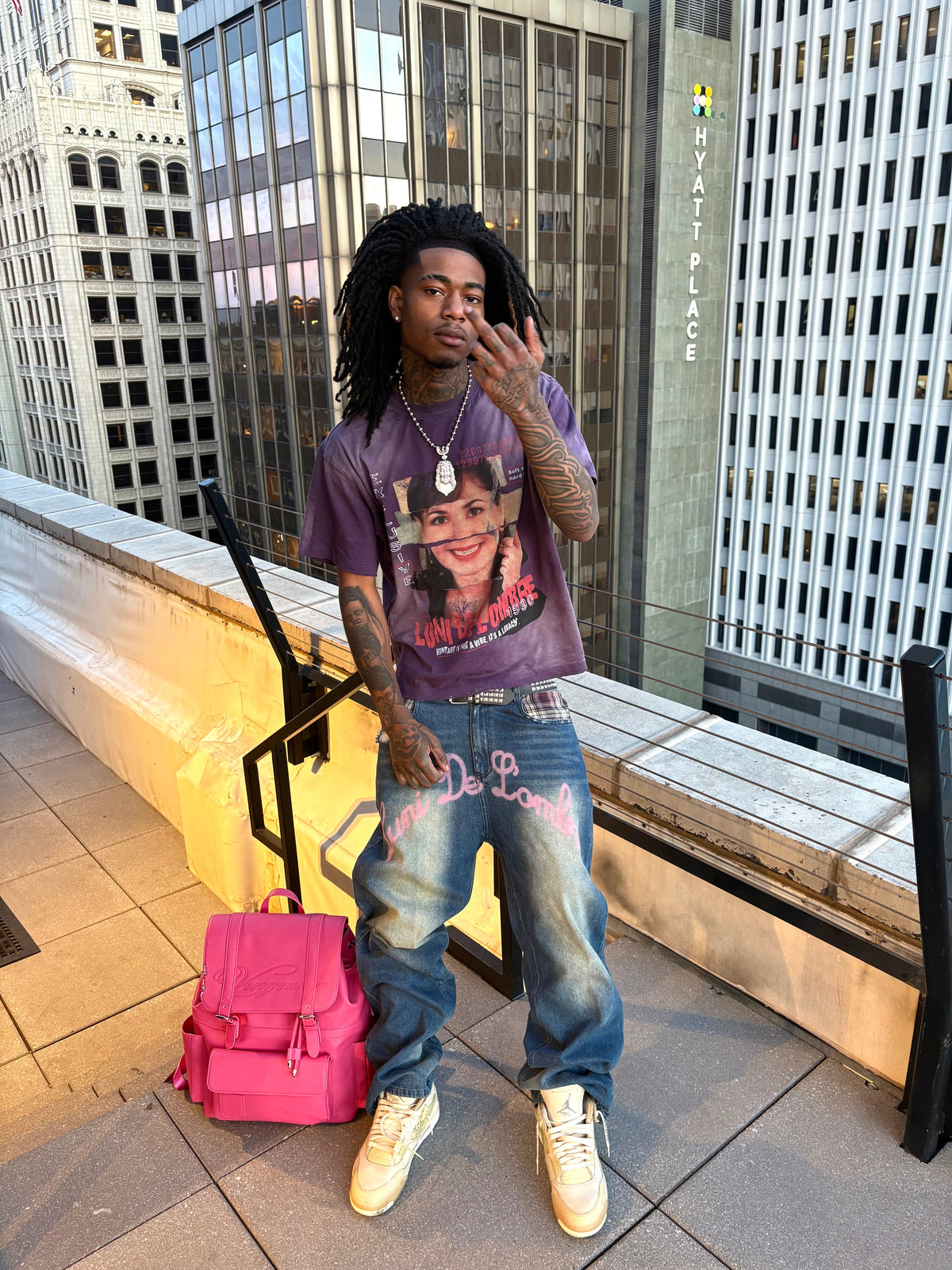 Monroe Tee x Syn Jeans